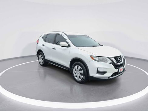 Used 2017 Nissan Rogue S image 2