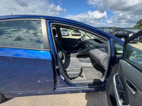 Used 2010 Toyota Prius Three w/ Solar Roof Pkg FWD image 29