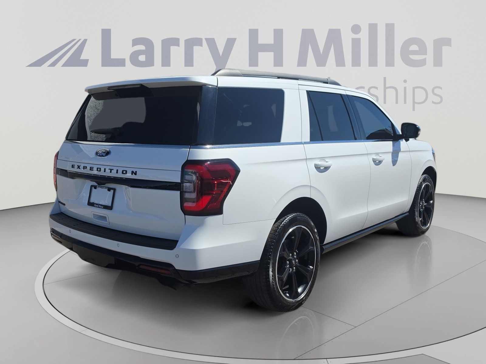 Used 2024 Ford Expedition Limited AWD/4WD image 5
