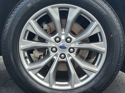 Certified 2023 Ford Explorer XLT w/ Equipment Group 202A AWD/4WD image 17