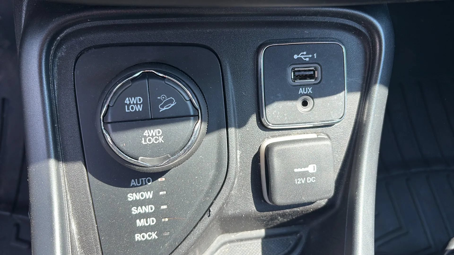 Used 2020 Jeep Compass Trailhawk AWD/4WD image 25