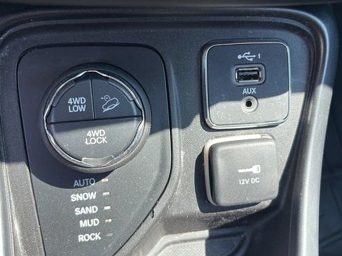 Used 2020 Jeep Compass Trailhawk AWD/4WD image 25