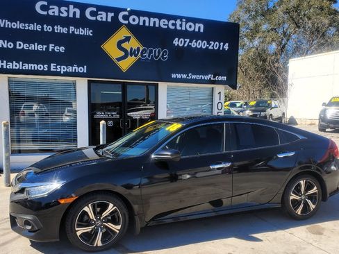 Used 2018 Honda Civic Touring image 10