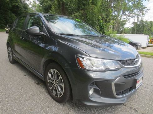 Used 2019 Chevrolet Sonic LT w/ Convenience Package FWD image 2