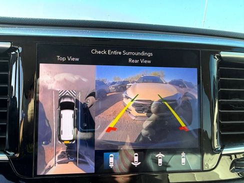 Used 2018 Chrysler Pacifica Touring-L Plus w/ Advanced Safetytec Group FWD image 12