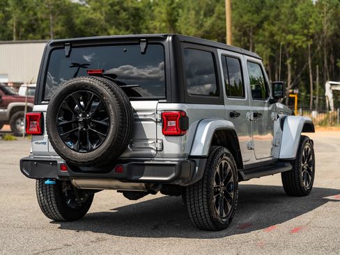 Used 2023 Jeep Wrangler Unlimited Sahara w/ Cold Weather Group AWD/4WD image 7
