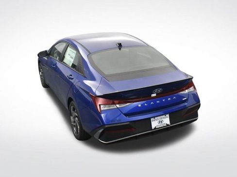 Used 2025 Hyundai Elantra SEL image 25