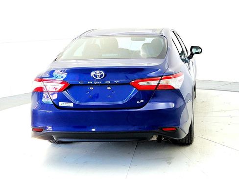 Certified 2018 Toyota Camry LE w/ Convenience Package image 5