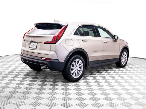 Certified 2022 Cadillac XT4 Luxury w/ Cold Weather Package AWD/4WD image 5