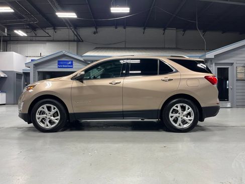 Used 2018 Chevrolet Equinox LT w/ Sun & Infotainment Package AWD/4WD image 4