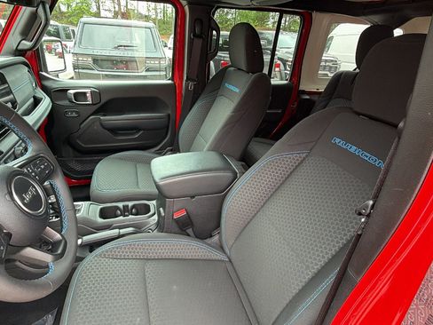 Used 2025 Jeep Wrangler Unlimited Rubicon 4xe AWD/4WD image 17