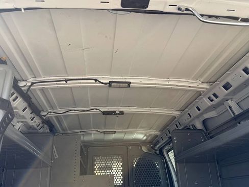 Used 2015 Chevrolet Express 2500 RWD image 24