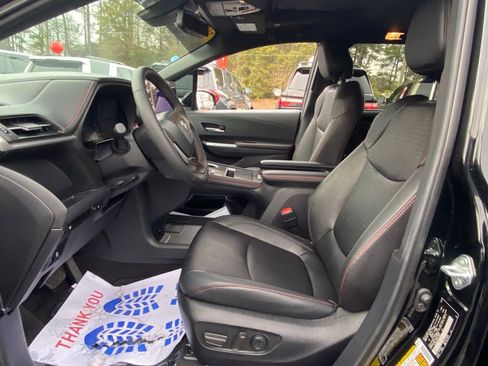 Used 2025 Toyota Sienna XSE image 6