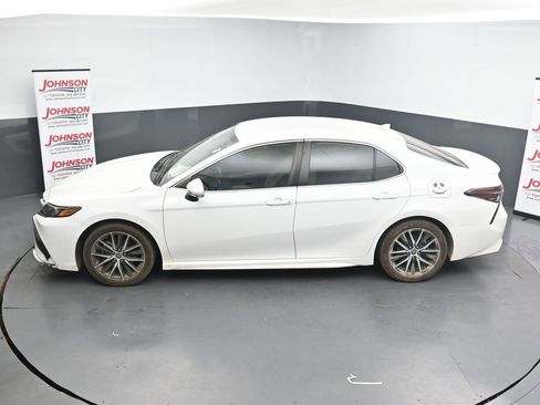 Used 2022 Toyota Camry SE image 13