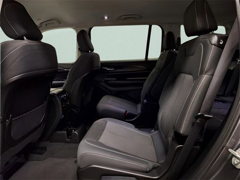 Used 2023 Jeep Grand Cherokee L Laredo image 10