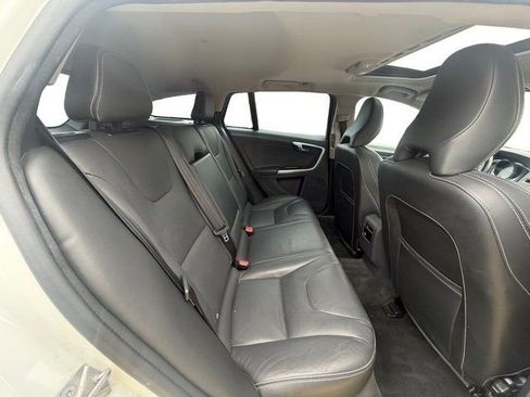 Used 2018 Volvo V60 T5 Dynamic w/ Vision Package image 26