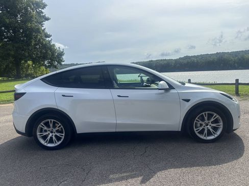 Used 2023 Tesla Model Y Long Range AWD/4WD image 2