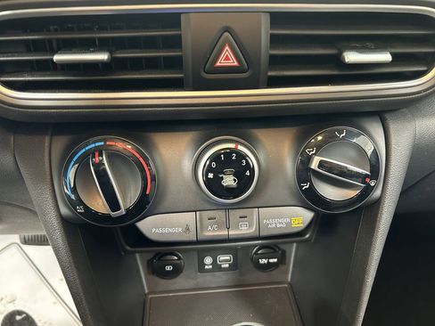 Used 2021 Hyundai Kona SE image 16