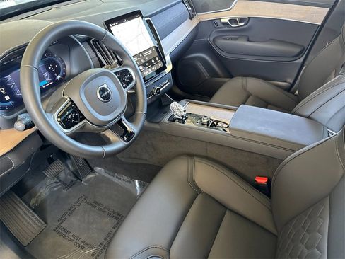 Certified 2025 Volvo XC90 B6 Plus image 9