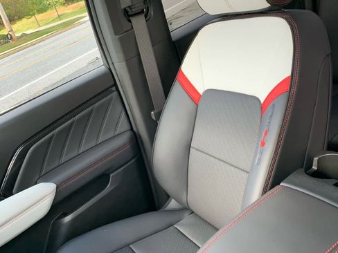 Used 2024 GMC Canyon AT4X image 19