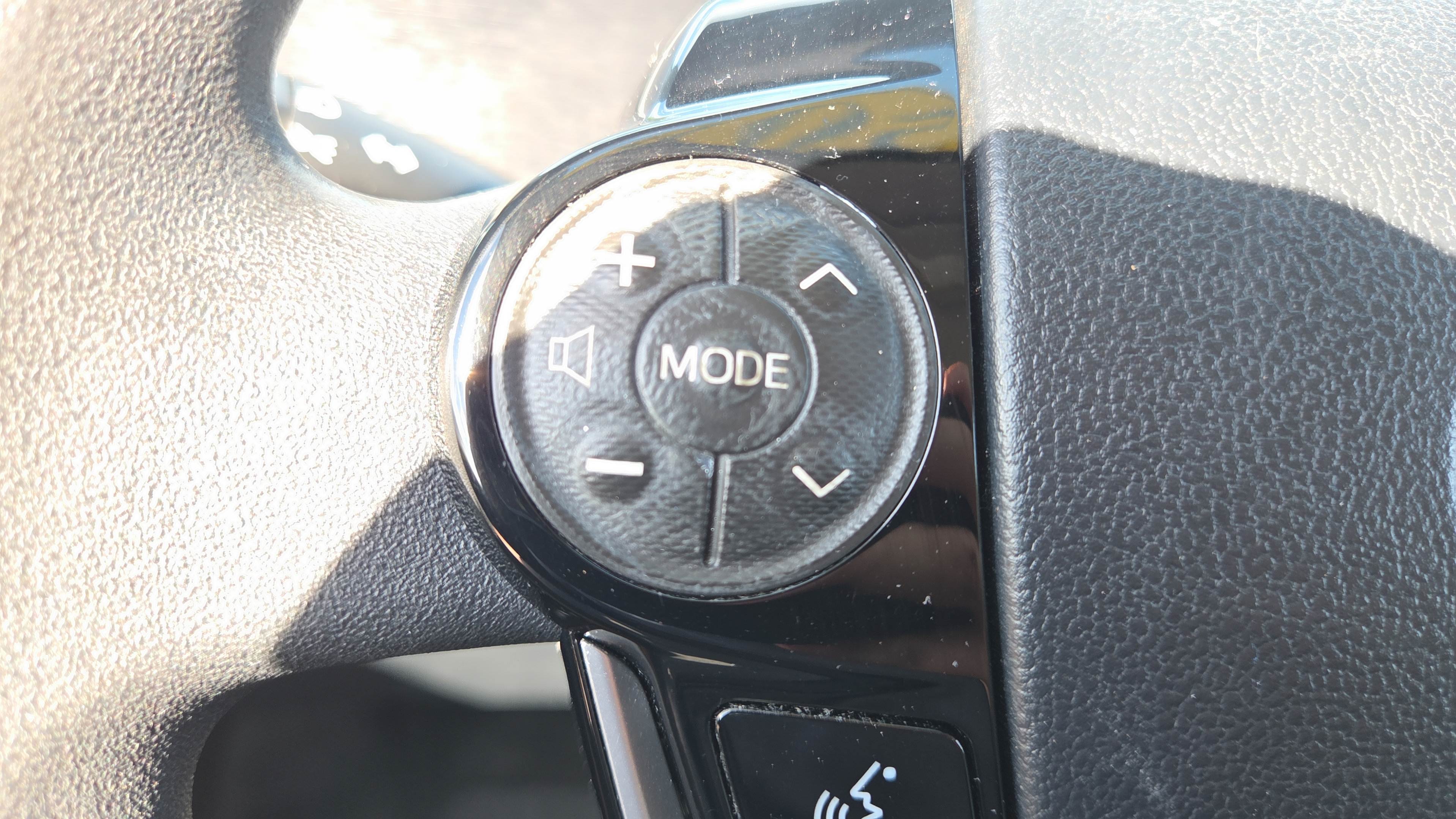 Used 2018 Toyota Prius C One FWD image 21