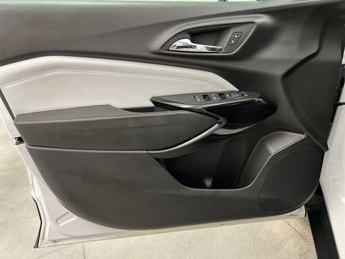 Used 2025 Chevrolet Trax LT FWD image 14
