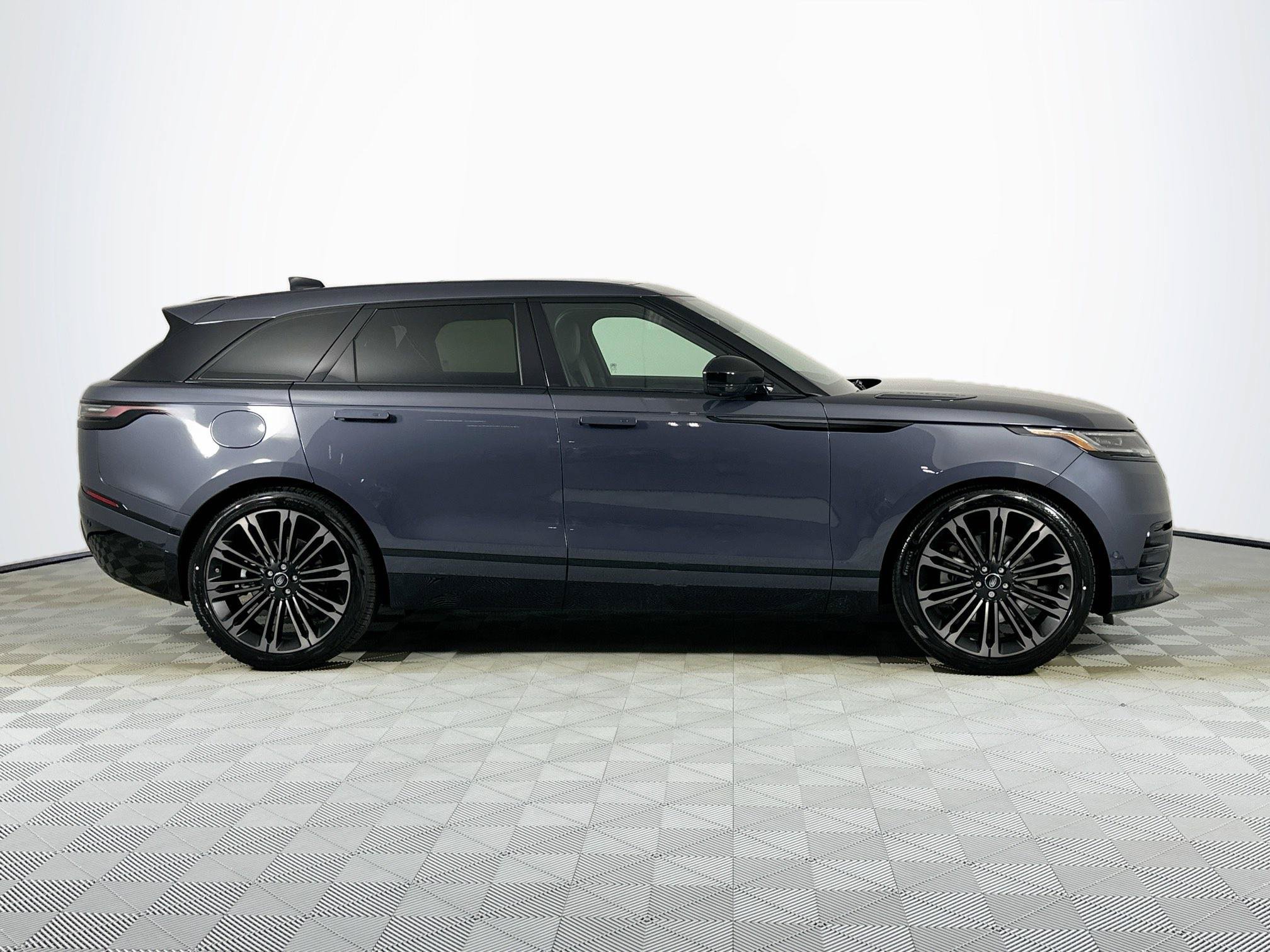 Used 2026 Land Rover Range Rover Velar Dynamic SE AWD/4WD image 4