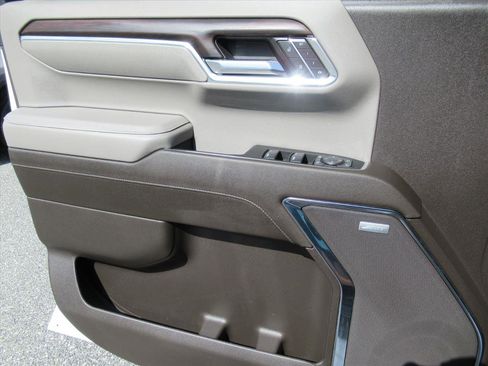 Used 2024 GMC Sierra 1500 SLT w/ SLT Premium Plus Package image 18