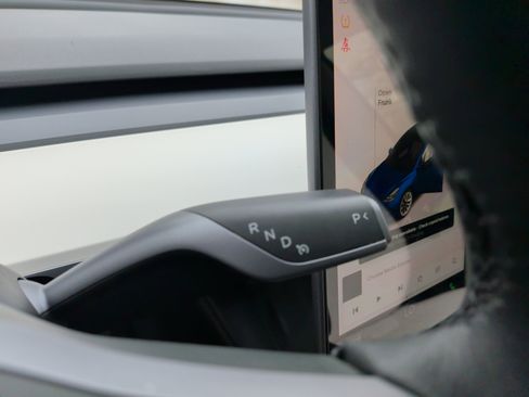 Used 2023 Tesla Model 3 Standard Range image 25