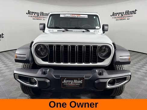 Used 2025 Jeep Gladiator Sport AWD/4WD image 4