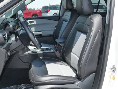 Used 2024 Ford Explorer XLT w/ Equipment Group 202A AWD/4WD image 4