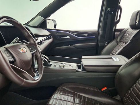 Used 2022 Cadillac Escalade ESV Sport Platinum w/ LPO, ONYX Package AWD/4WD image 17