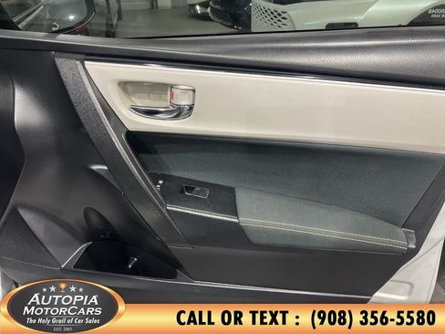 Used 2017 Toyota Corolla LE w/ LE Premium Package w/Moonroof FWD image 12