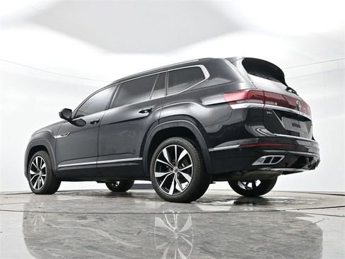 Used 2024 Volkswagen Atlas SEL Premium R-Line image 31