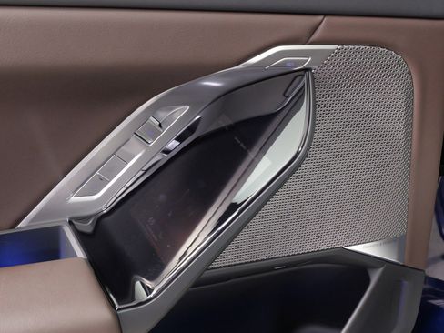 Used 2023 BMW 760i xDrive w/ Executive Package image 37