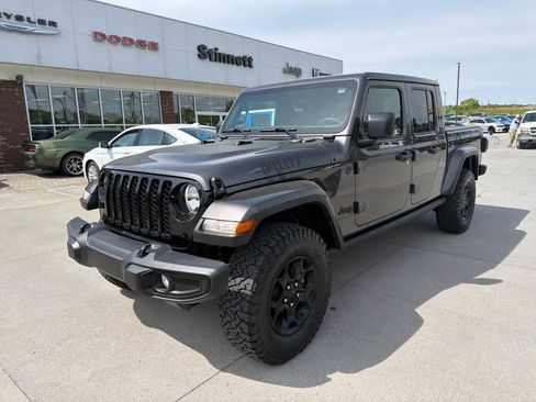 Used 2023 Jeep Gladiator Sport AWD/4WD image 4