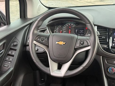 Used 2021 Chevrolet Trax LT w/ LT Convenience Package AWD/4WD image 14