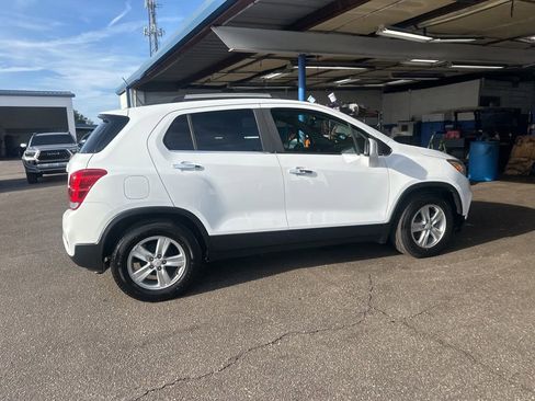 Used 2019 Chevrolet Trax LT w/ LT Convenience Package image 3
