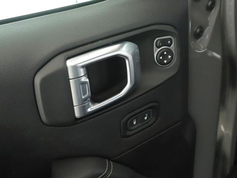 Used 2021 Jeep Wrangler Unlimited Sahara AWD/4WD image 7