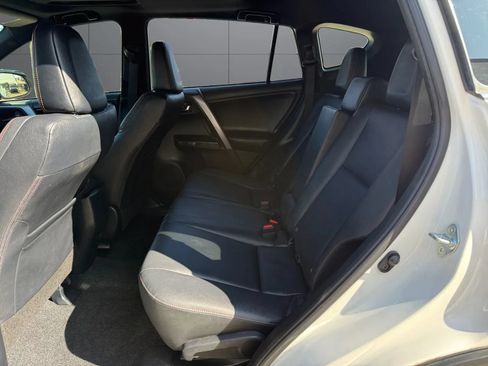 Used 2018 Toyota RAV4 SE w/ All Weather Liner Package AWD/4WD image 20