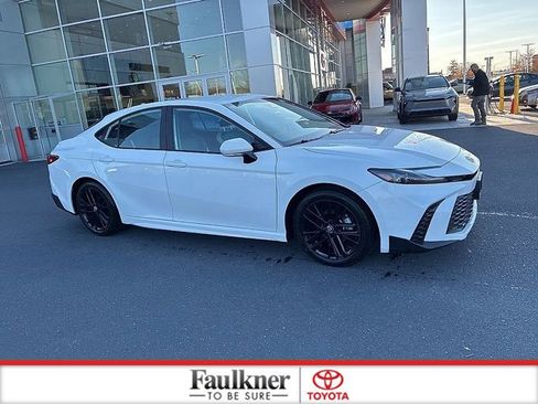 Certified 2025 Toyota Camry Hybrid image 3