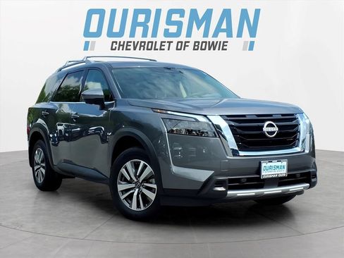 Used 2025 Nissan Pathfinder SL FWD image 1
