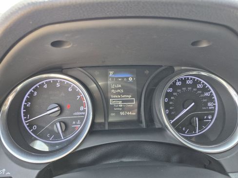 Used 2019 Toyota Camry SE FWD image 4