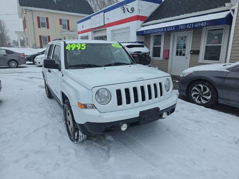 Used 2014 Jeep Patriot Sport image 2