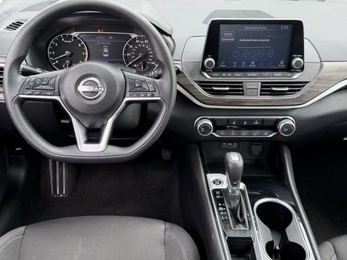 Used 2024 Nissan Altima 2.5 SV FWD image 9