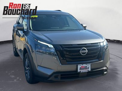 New 2025 Nissan Pathfinder SV w/ Black Appearance Package