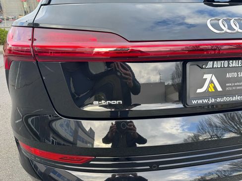 Used 2021 Audi e-tron Premium Plus w/ Premium Plus Package image 15