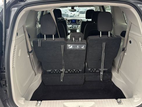 Used 2017 Chrysler Pacifica Touring Plus w/ Tire & Wheel Group image 9