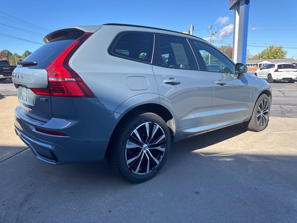 Used 2023 Volvo XC60 B5 Plus w/ Climate Package AWD/4WD image 5