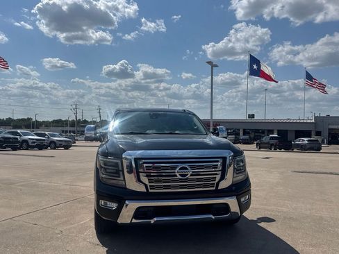 Used 2020 Nissan Titan SL w/ Moonroof Package RWD image 4